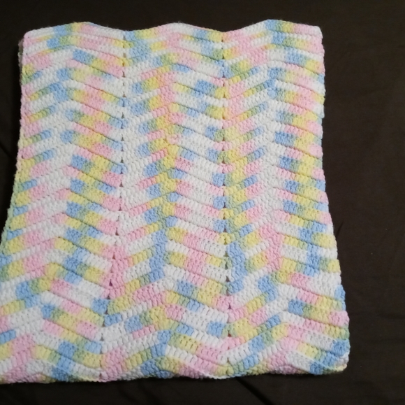 👶🎇CROCHET 🆕 THROW COVERING🎆 - Picture 8 of 8